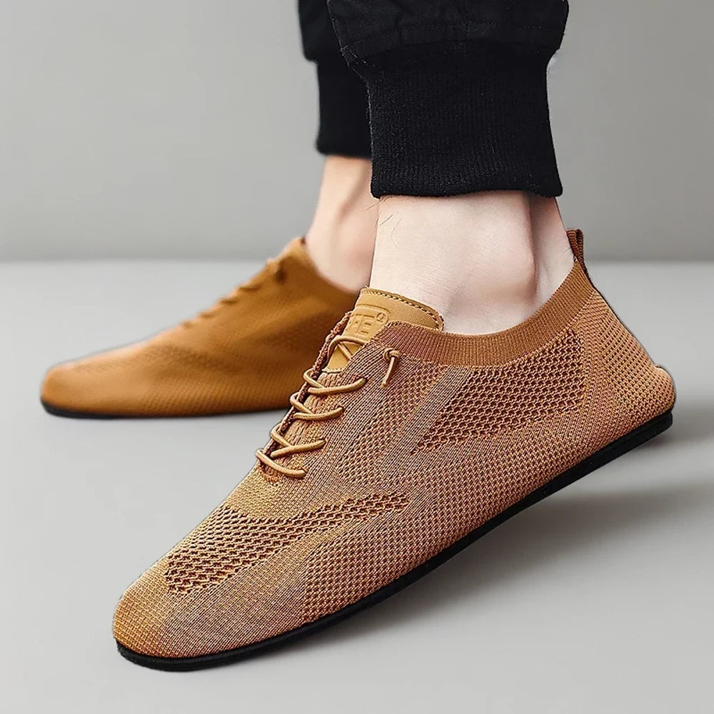 Détail couture mocassin jeune homme style casual