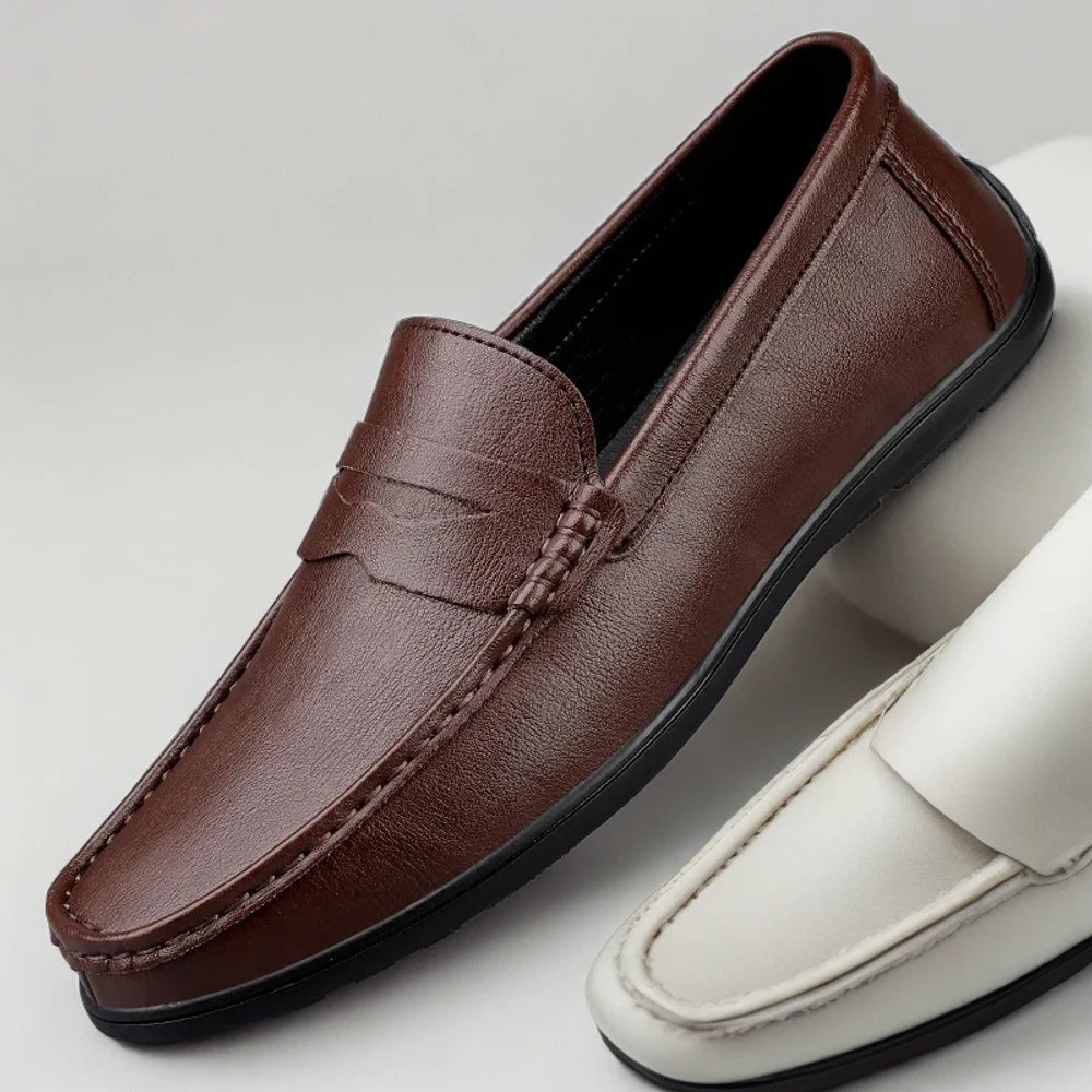 Détail de la couture et texture cuir du mocassin luxe