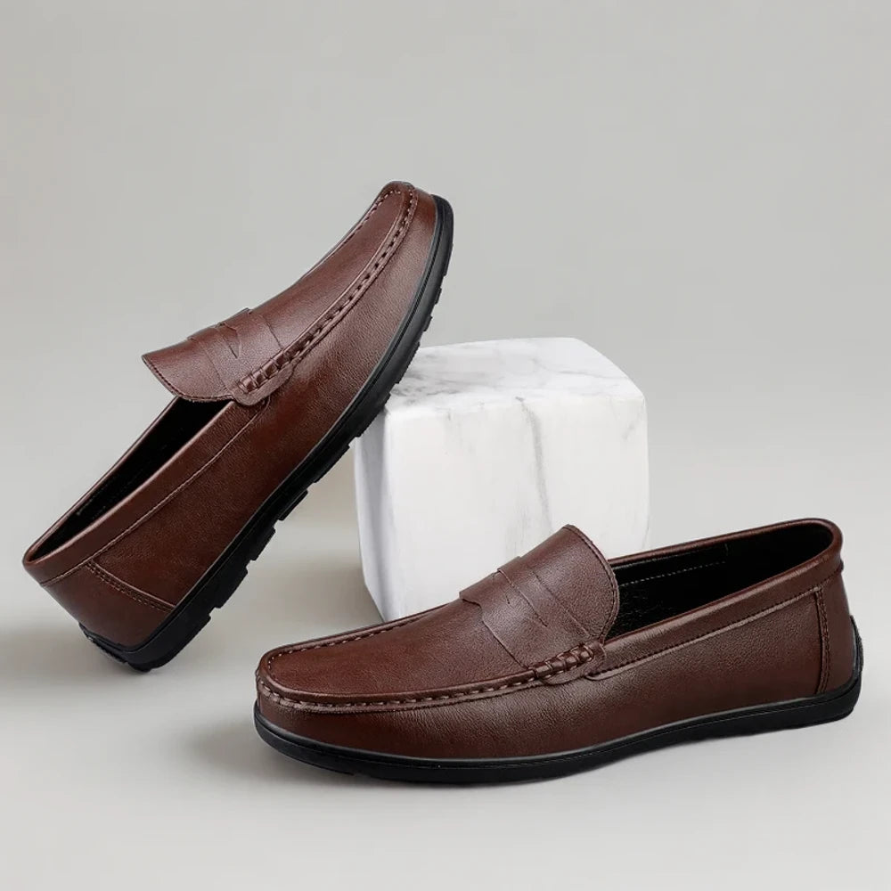 Mocassin homme cuir noir porté au quotidien casual chic