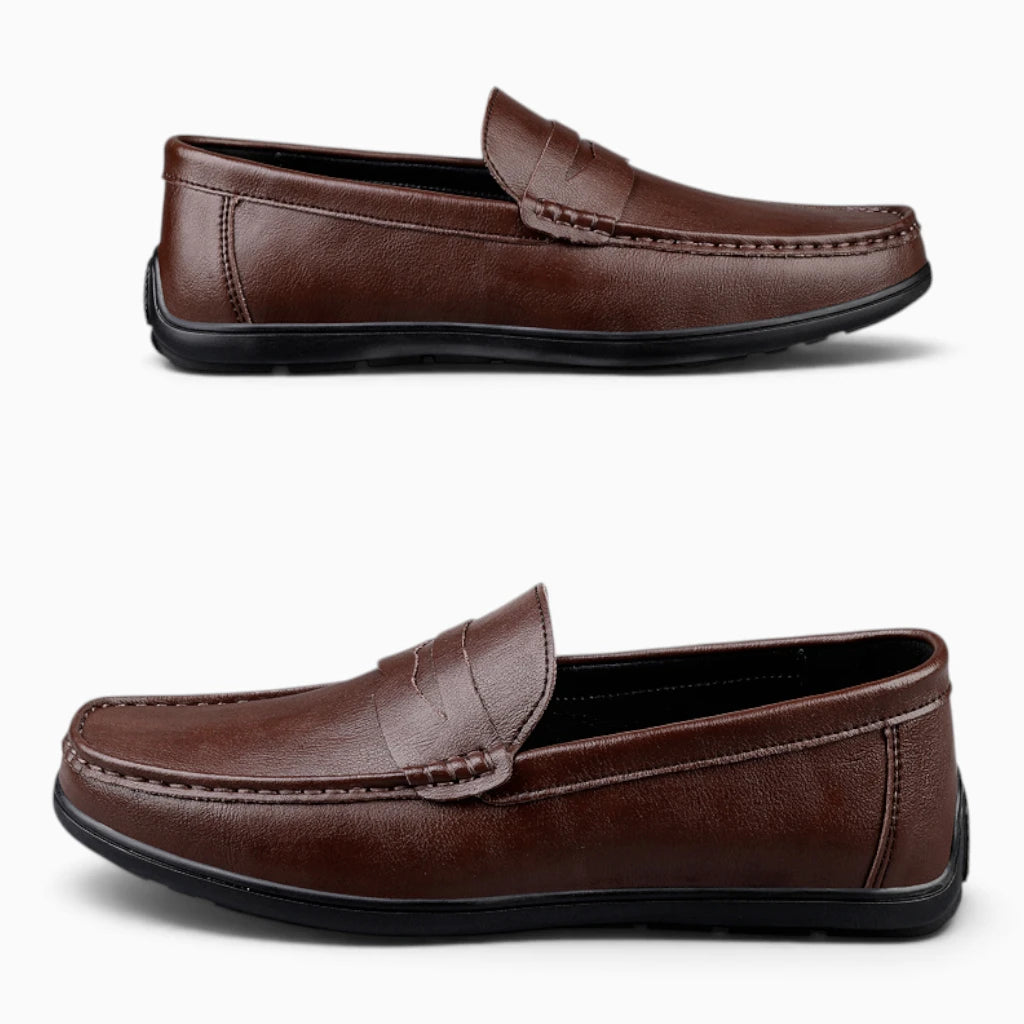 Paire de mocassins cuir marron pour homme, finition raffinée et confortable