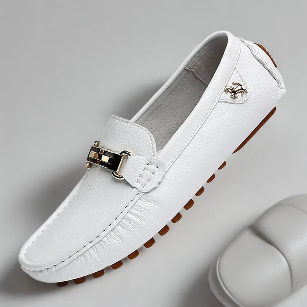 Mocassin homme luxe italien bleu marine porté avec costume