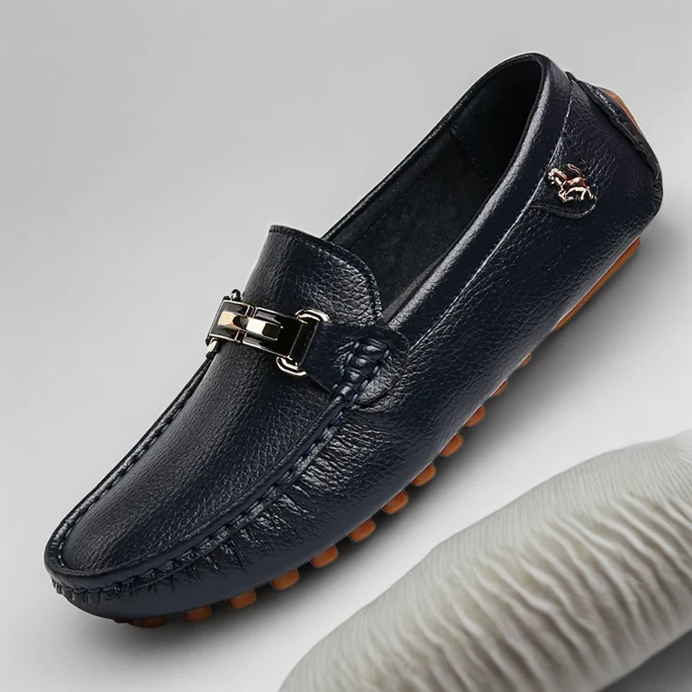 Mocassin homme luxe italien blanc sur fond neutre