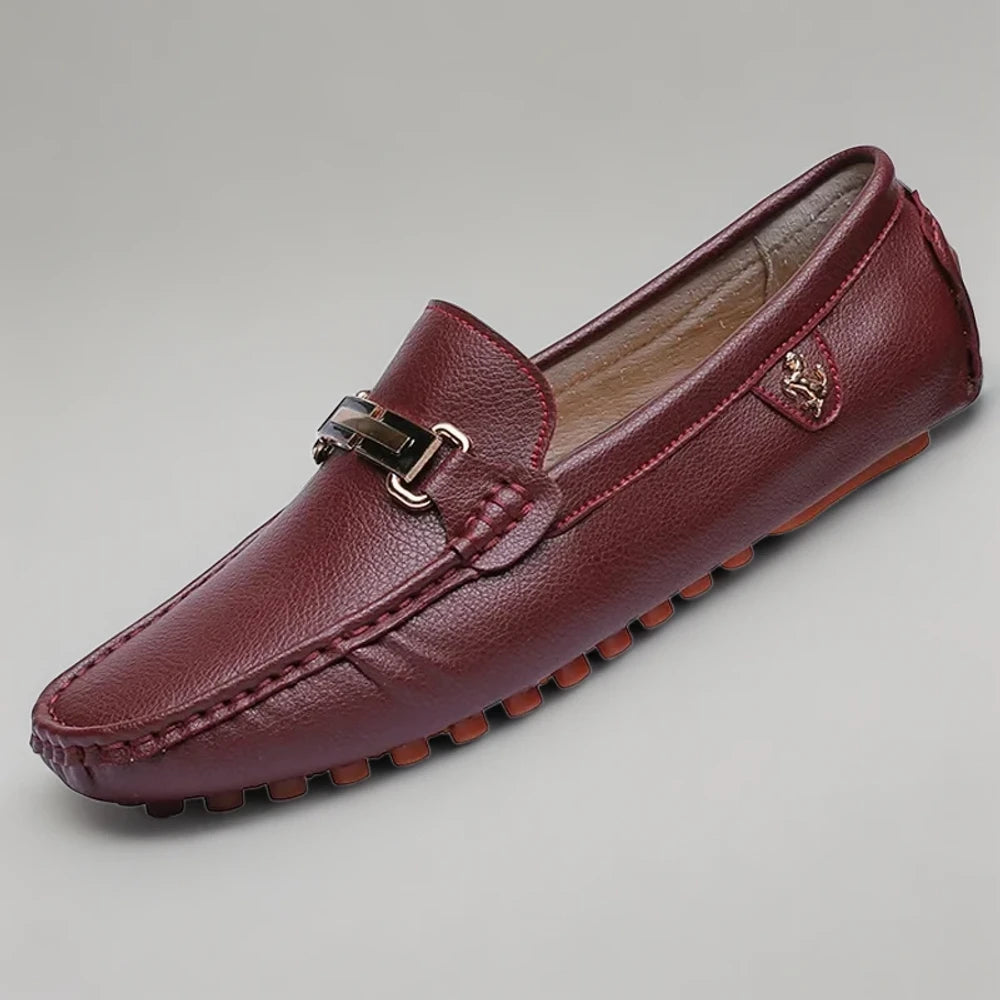 Mocassin homme luxe italien burgundy associé à un look casual
