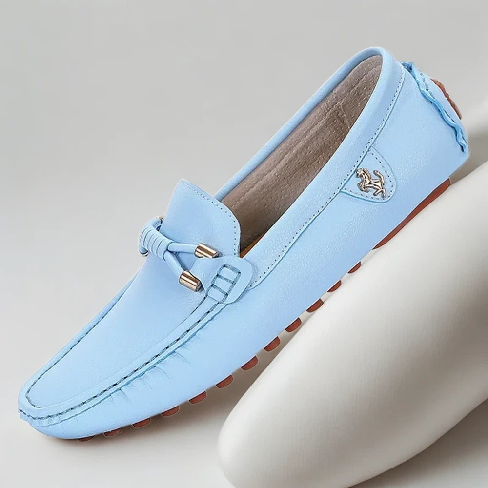 Mocassin homme marrakech bleu marine intemporel porté en milieu urbain