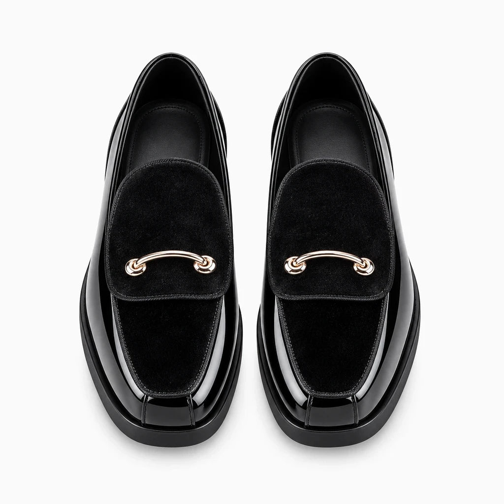 Mocassin homme noir verni brillant sans lacet pour outfit élégant
