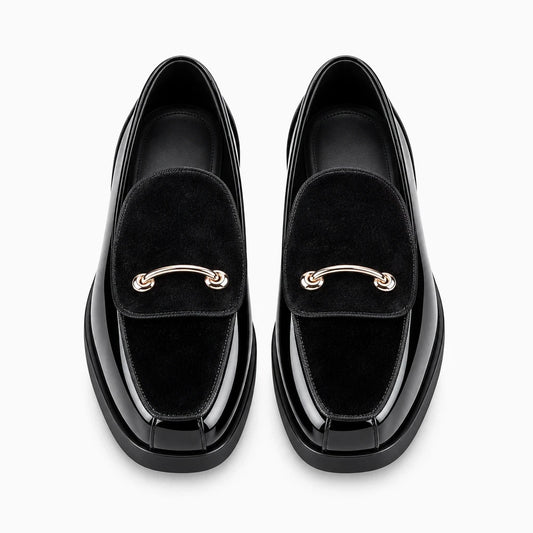Mocassin homme noir verni brillant sans lacet pour outfit élégant