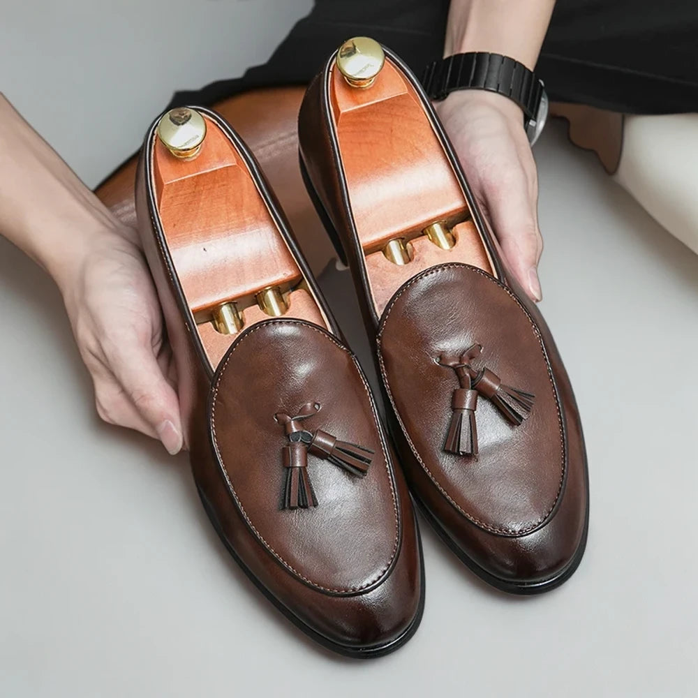 Mocassins pompon homme vue de dessus révélant la texture et le pompon distinctif