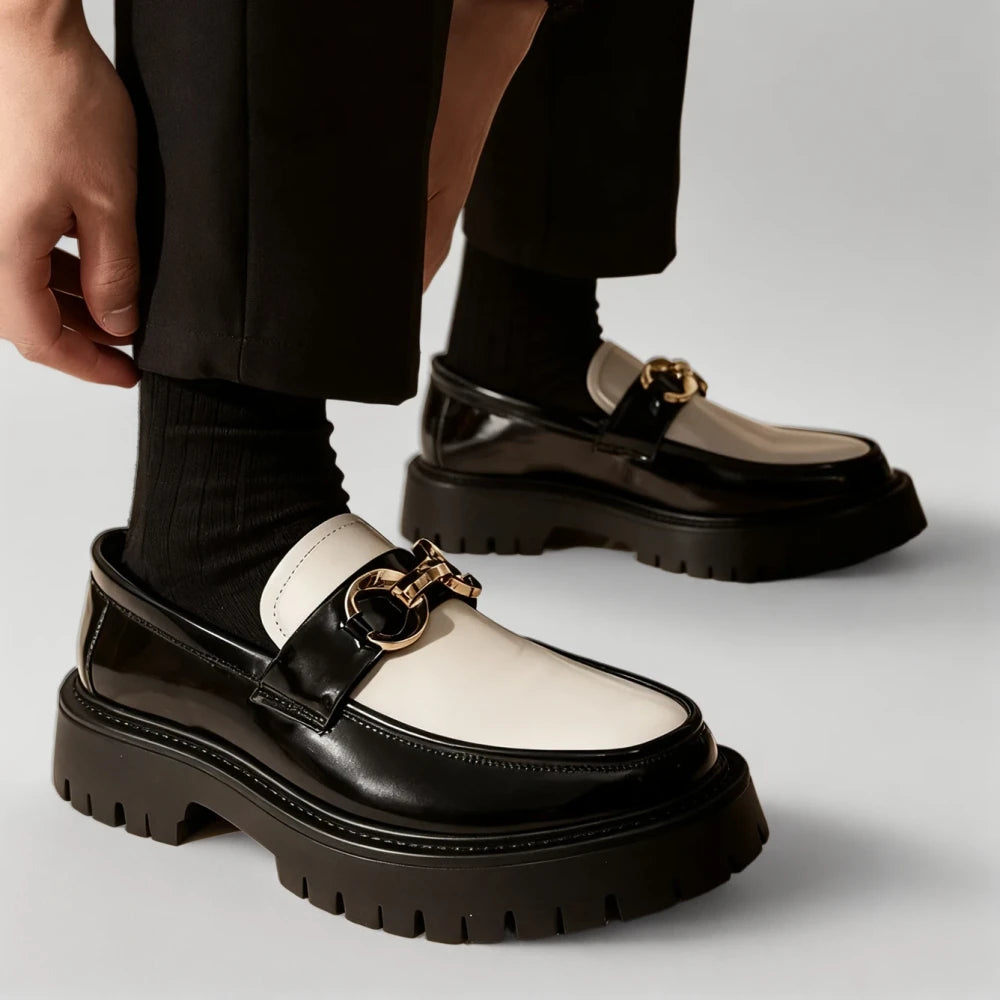 Mocassins homme semelle épaisse portés avec costume élégant