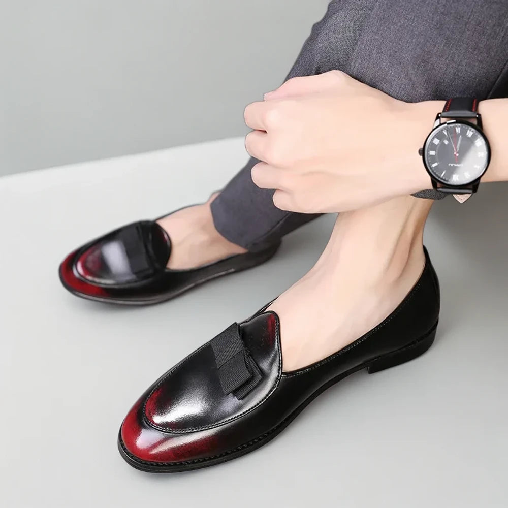 Profil latéral du mocassin homme semelle gomme montrant la ligne épurée