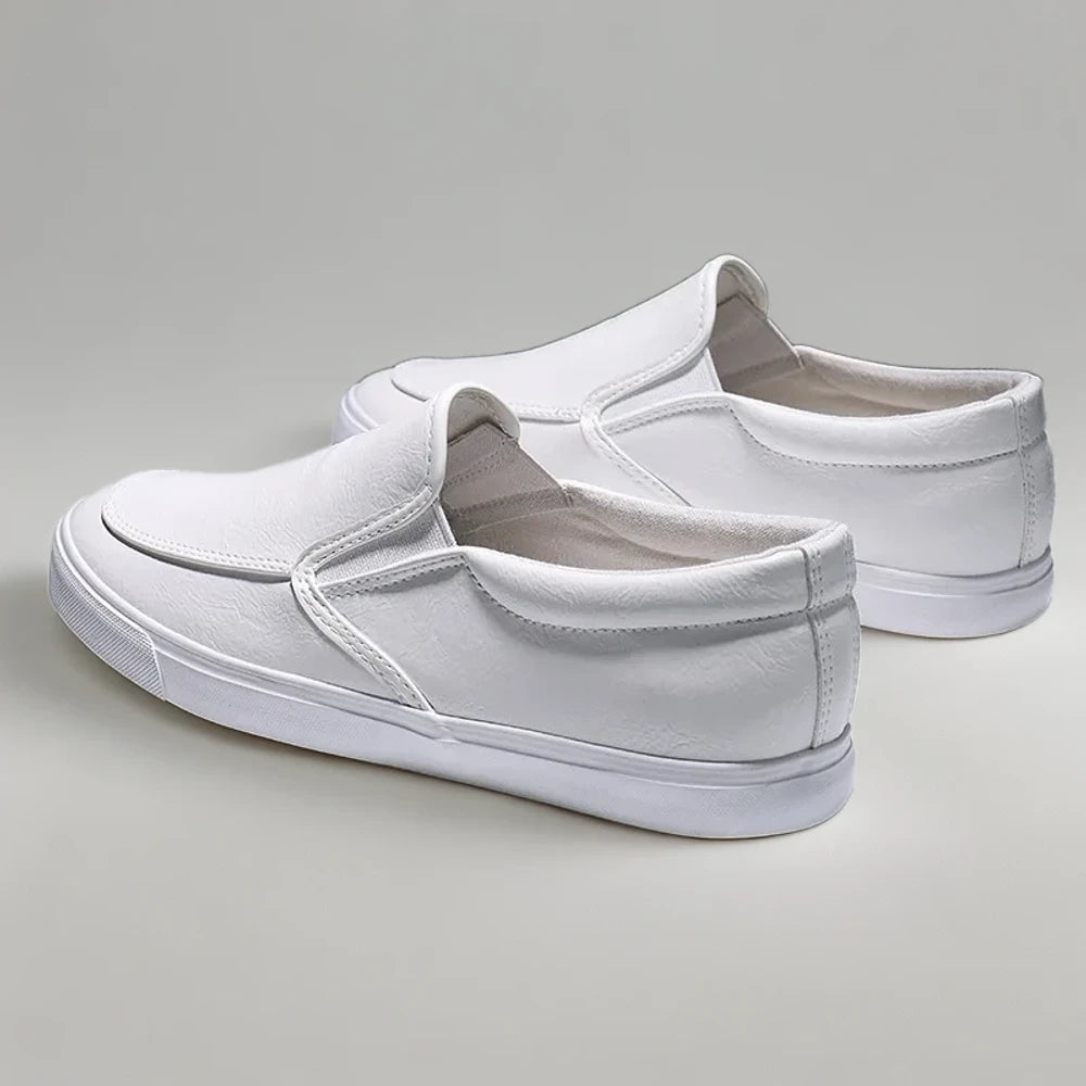 Mocassin sport pour homme vue de profil montrant la légèreté du modèle