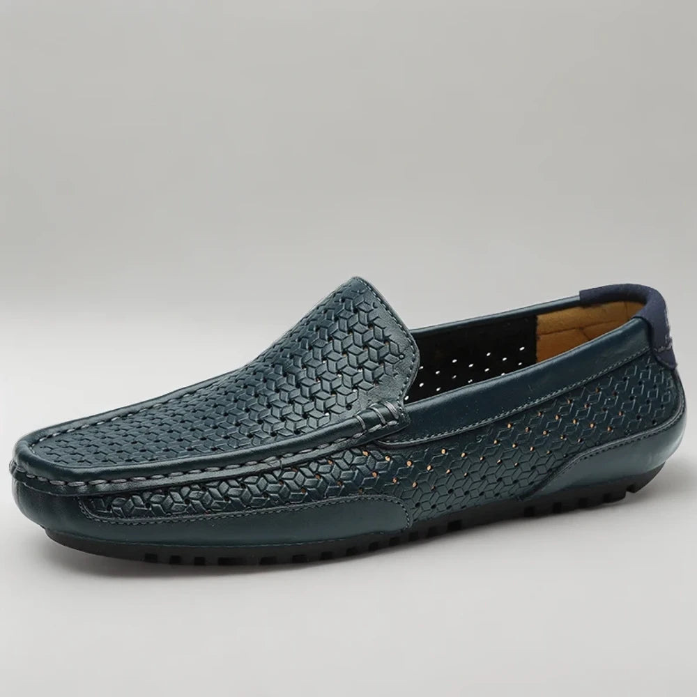 Mocassin homme tendance noir, vue de face trois-quarts