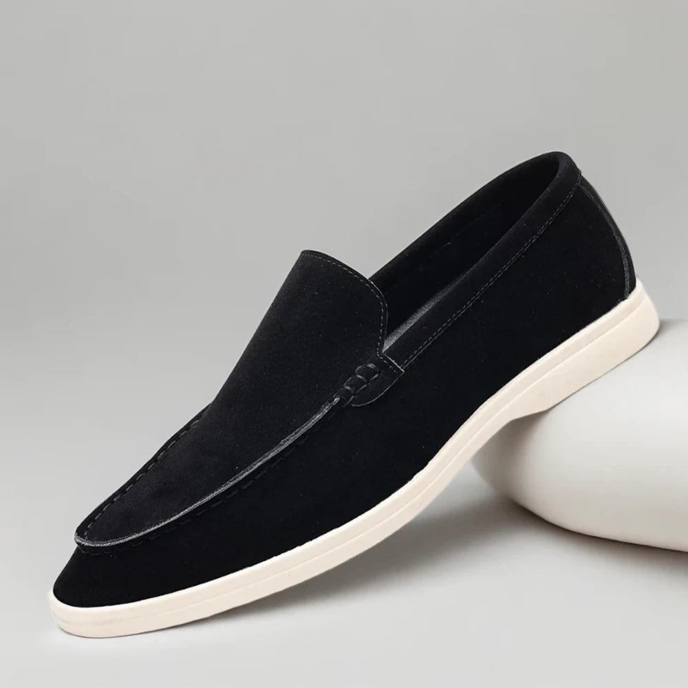 Mocassin velour homme bleu, semelle blanche visible, vue de dessus