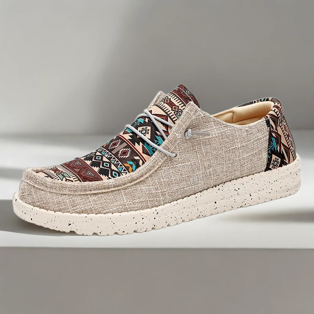 Détail de la matière velours douce du mocassin homme