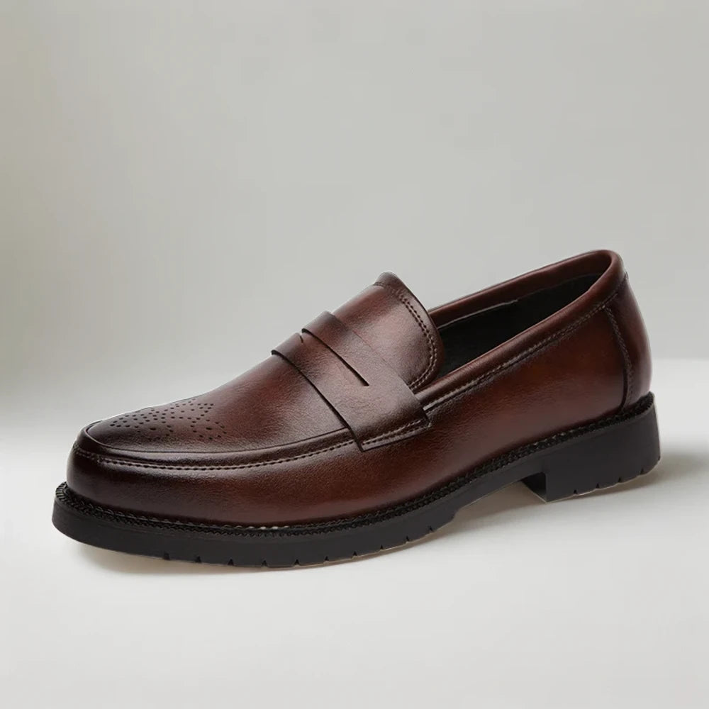 Mocassin vernis homme marron élégant pour tenue de bureau