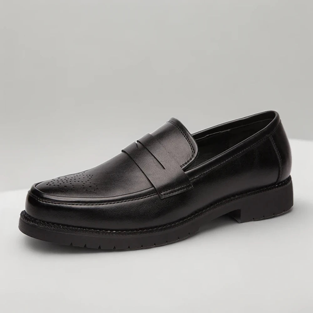Mocassin verni homme profil latéral design raffiné