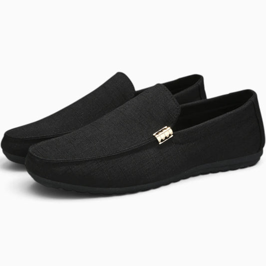 Mocassin indien en toile souple noir sans lacet, vue de profil