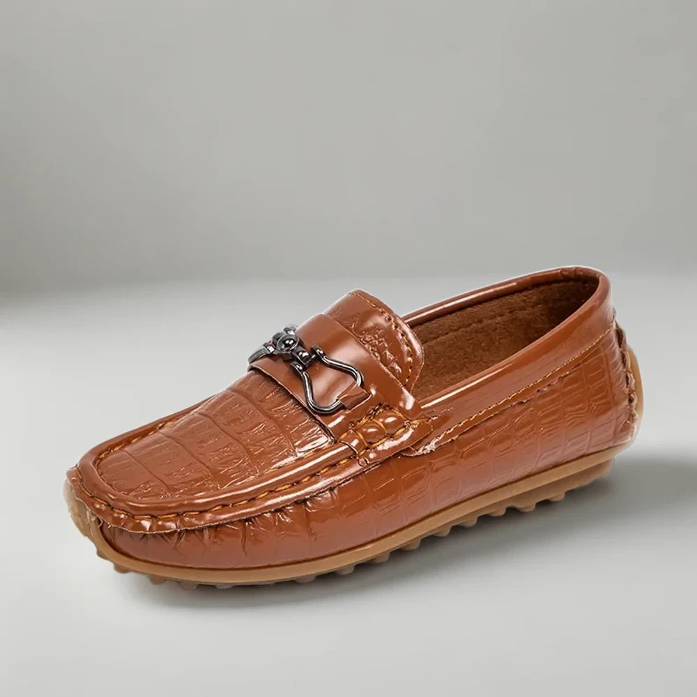 Mocassins italiens enfant noirs avec détails raffinés adaptés au quotidien