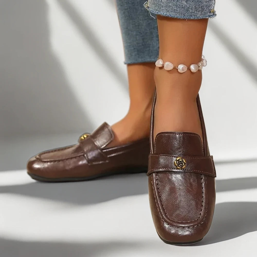Mocassin pour femme italien associé à une tenue fluide élégante