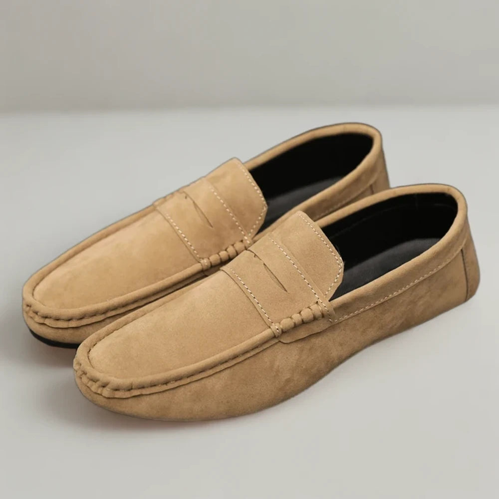 Détail de la semelle du mocassin homme italien, finition artisanale de qualité