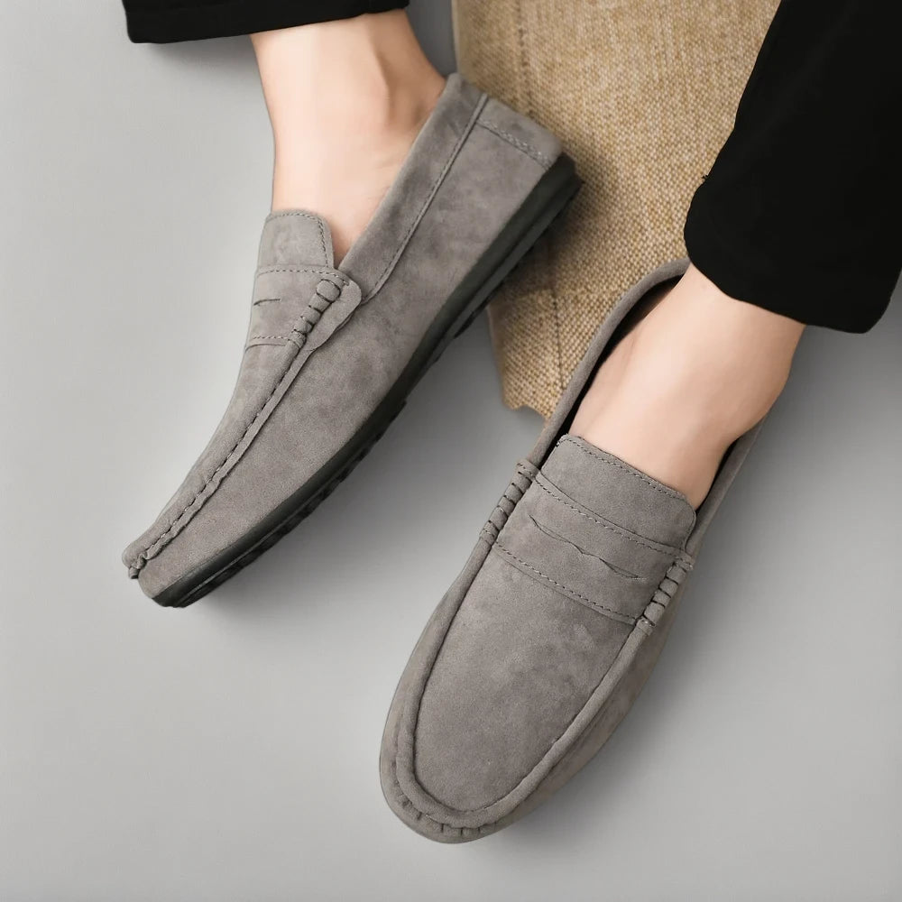 Gros plan sur la construction du mocassin italien homme, détails de couture