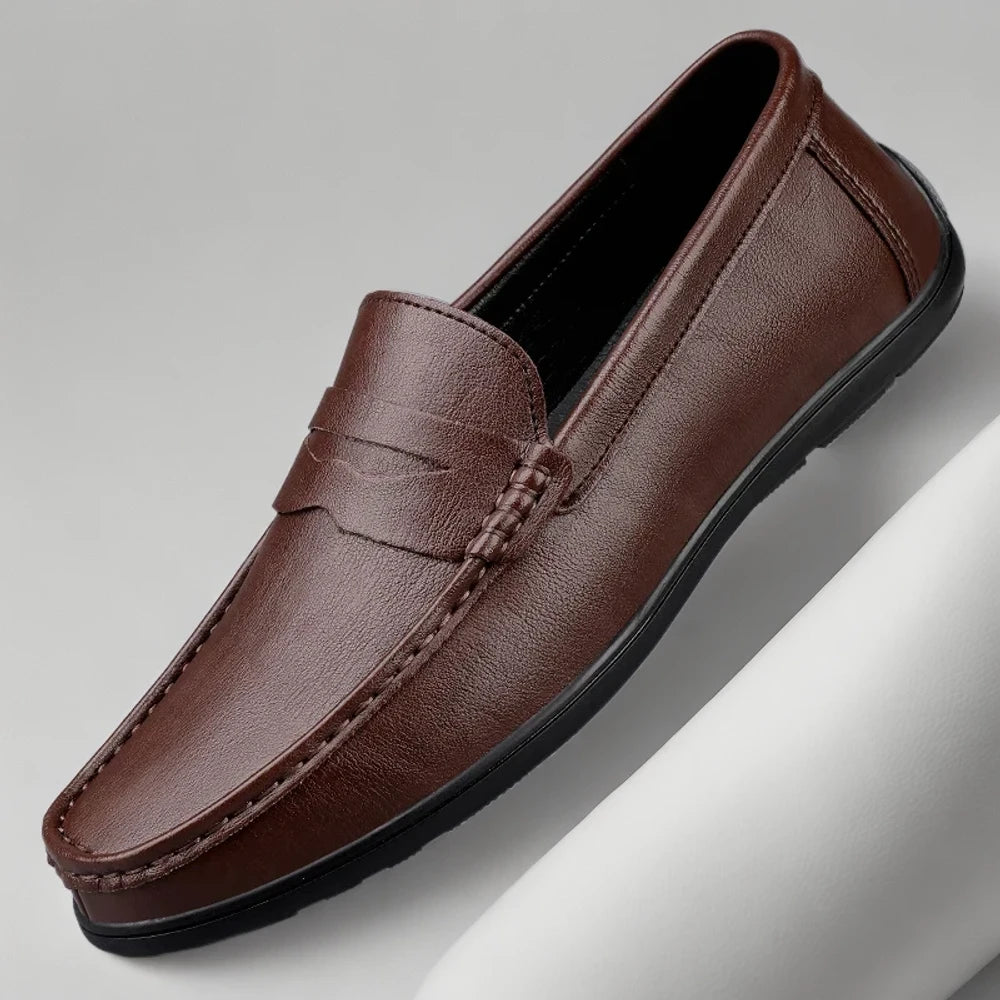 Mocassin à enfiler homme, finition luxueuse en cuir noir respirant