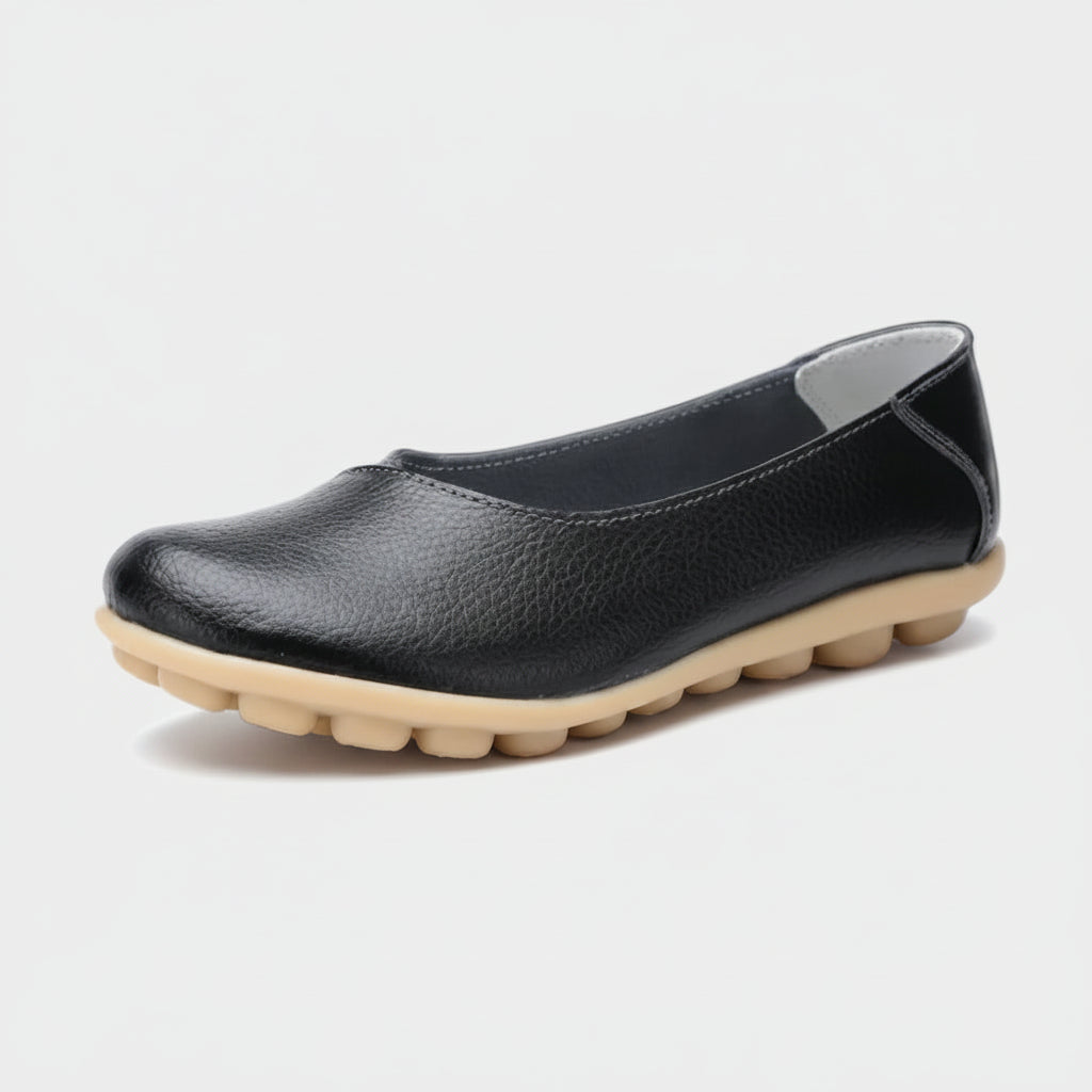 Mocassin italien luxe femme en cuir noir souple vue de face