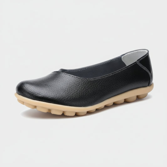 Mocassin italien luxe femme en cuir noir souple vue de face