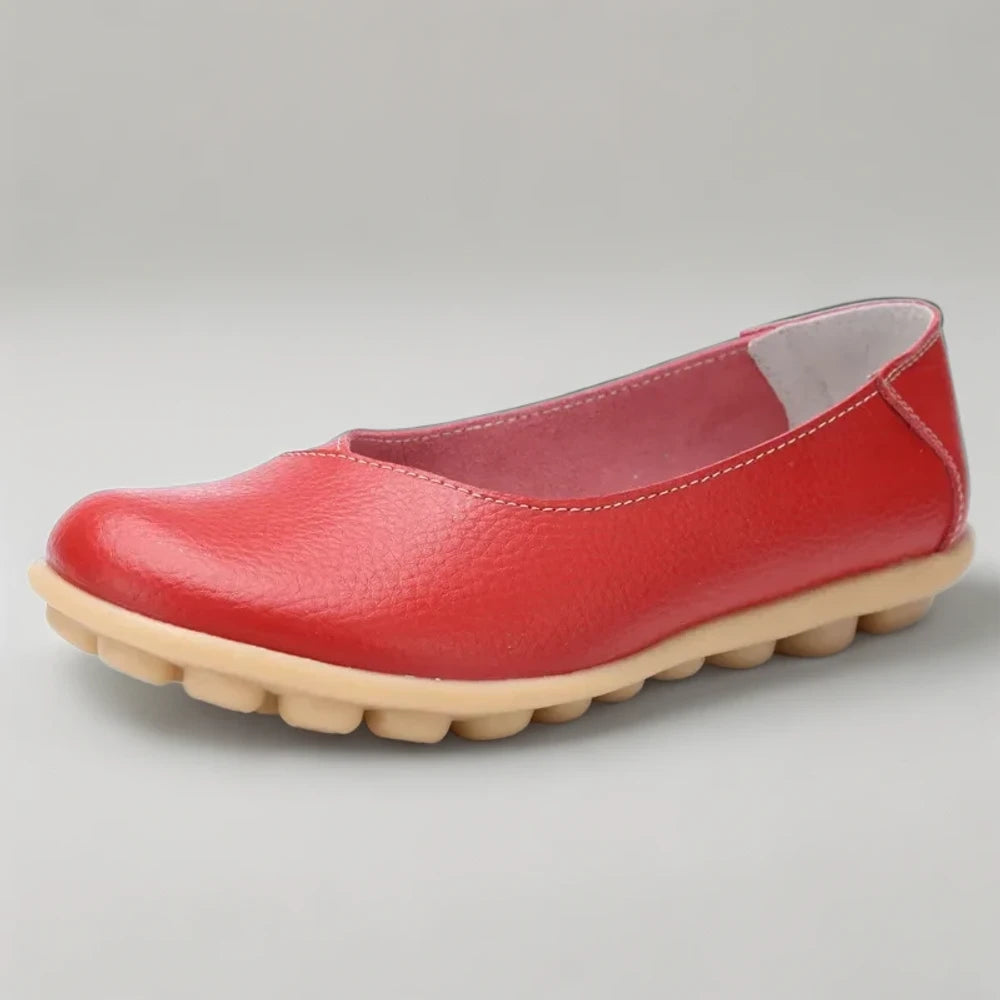 Profil latéral du mocassin femme luxe avec silhouette épurée