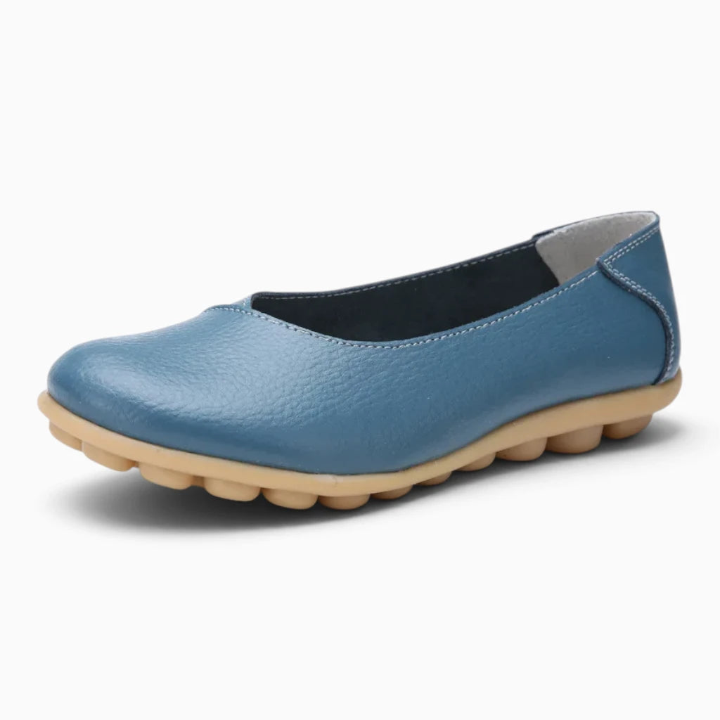 Mocassin en croûte de cuir noire femme luxe offrant confort et liberté de mouvement