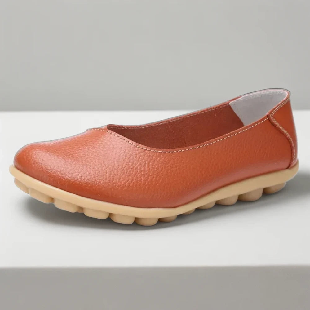 Mocassin femme luxe porté en look casual chic urbain