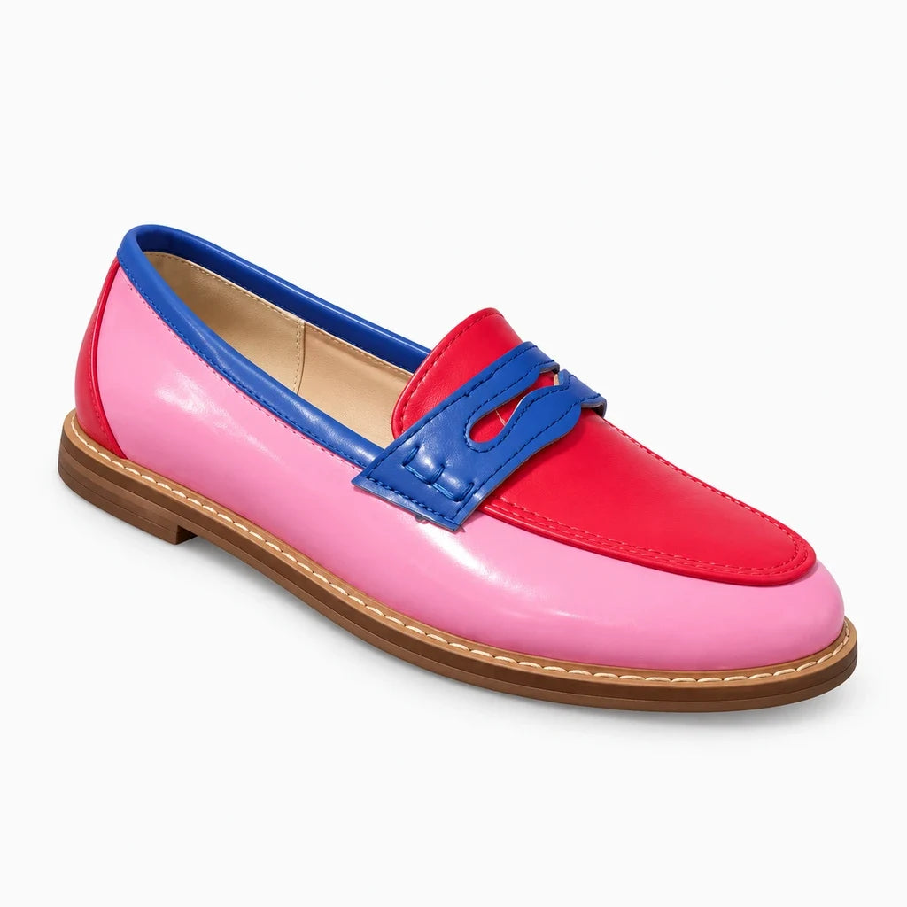 Mocassin lanière femme coloris rose, lanière bleue et talon bas, vue de profil