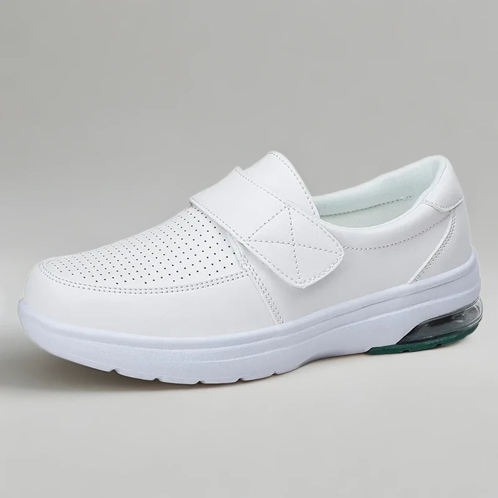 Chaussure mocassin large femme blanche, style épuré pour tous les jours
