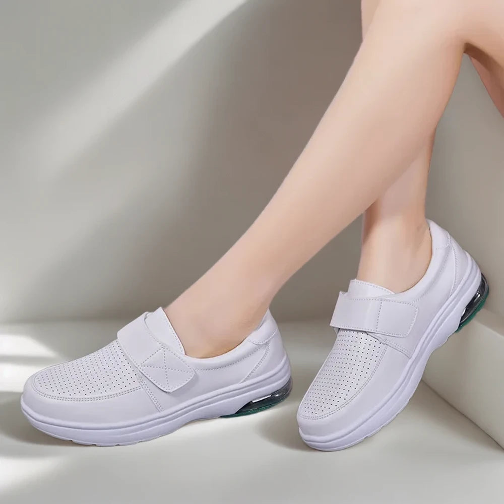 Mocassins larges femme, paire complète noir et blanc avec maintien optimal