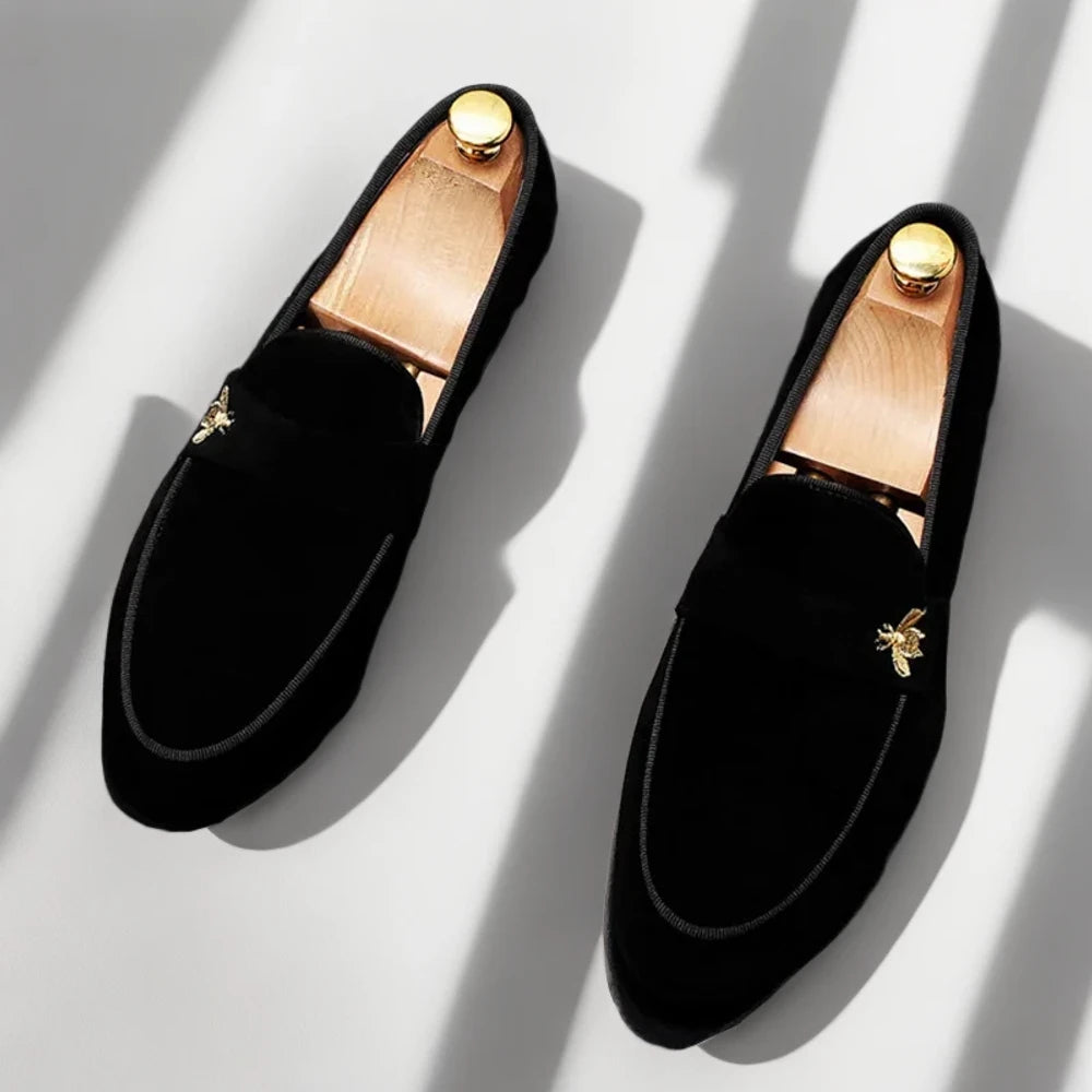 Mocassin maison luxe en suédé brodé, intemporel et élégant