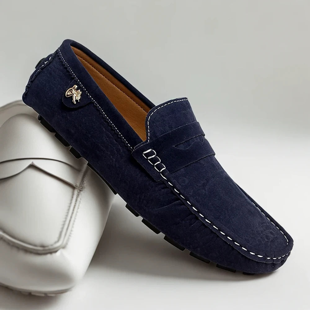 Mocassins mariage noirs raffinés avec finitions main, parfaits avec costume