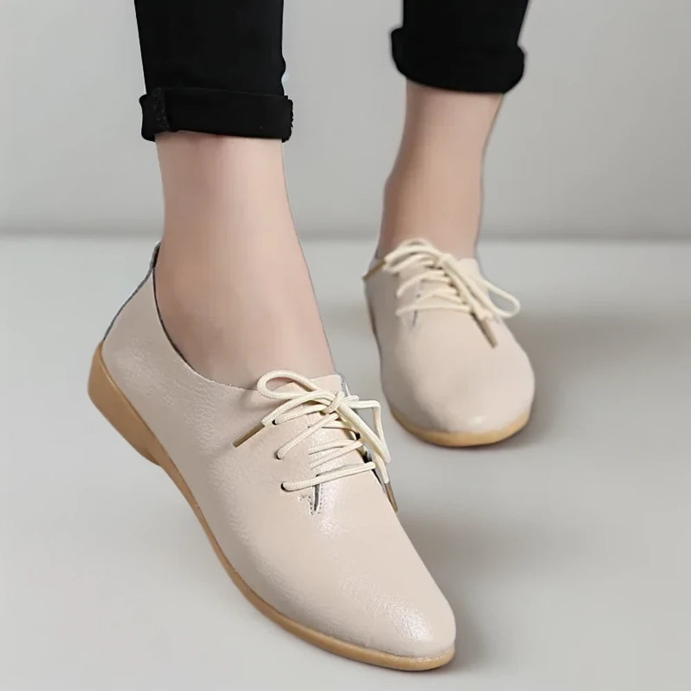 Mocassin femme marine en blanc, alternative estivale