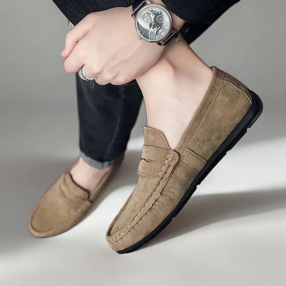 Mocassins modernes trois coloris kaki gris noir assortiment