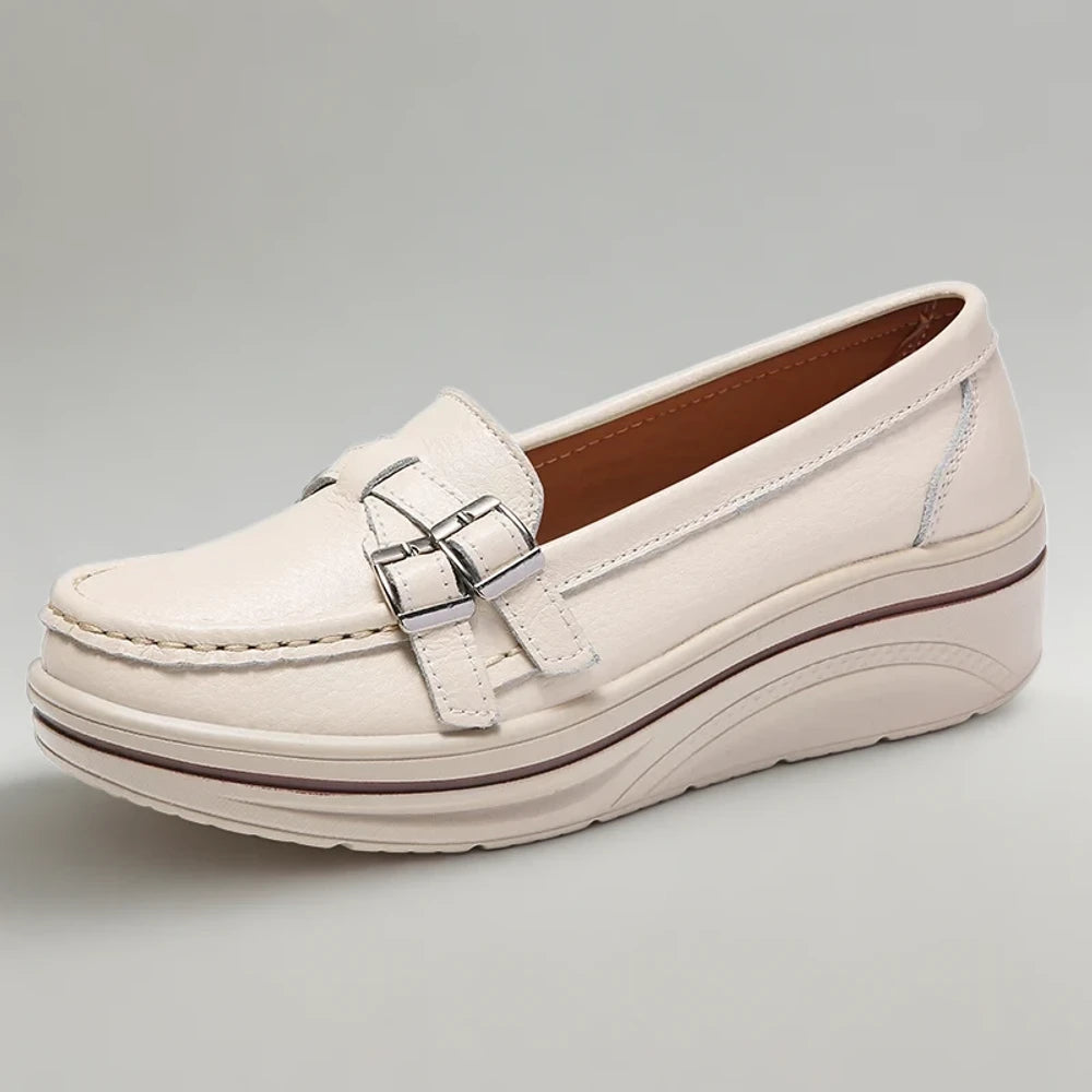 Détail de l'encolure du mocassin montant femme pour confort optimal