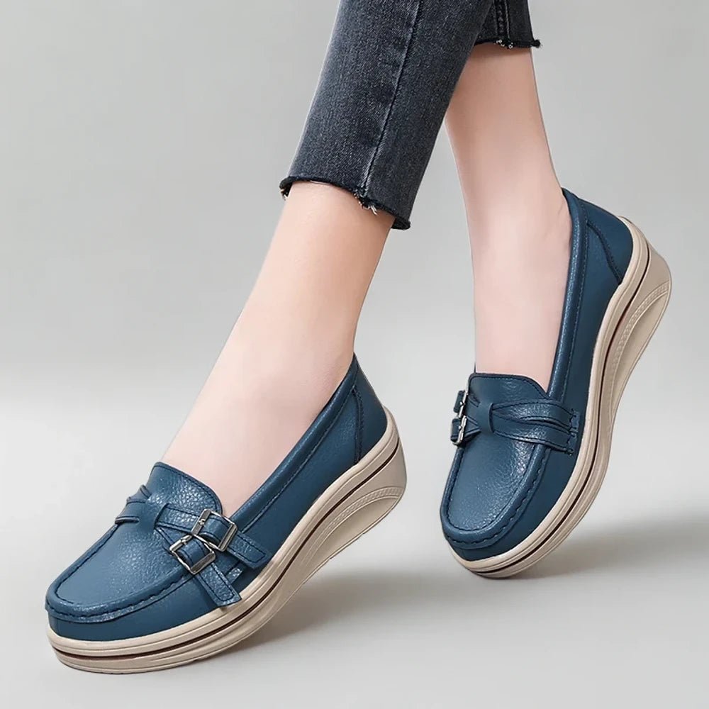 Vue de profil du mocassin montant femme montrant la hauteur de la tige