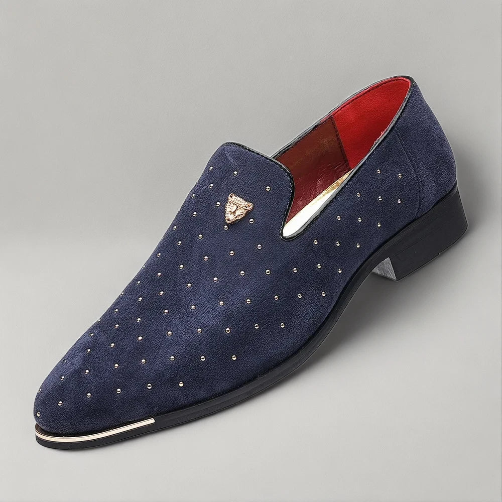 Mocassin montant homme de style italien luxe, détail de la couture raffinée et du cuir premium