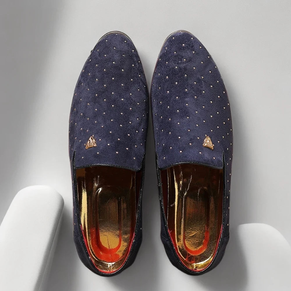 Mocassin montant homme pour homme élégant, chaussure portée en vue de trois-quarts montrant son confort