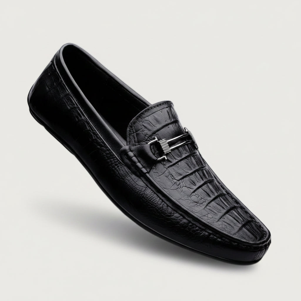 Mocassin montant homme en cuir noir artisanal, vue de profil