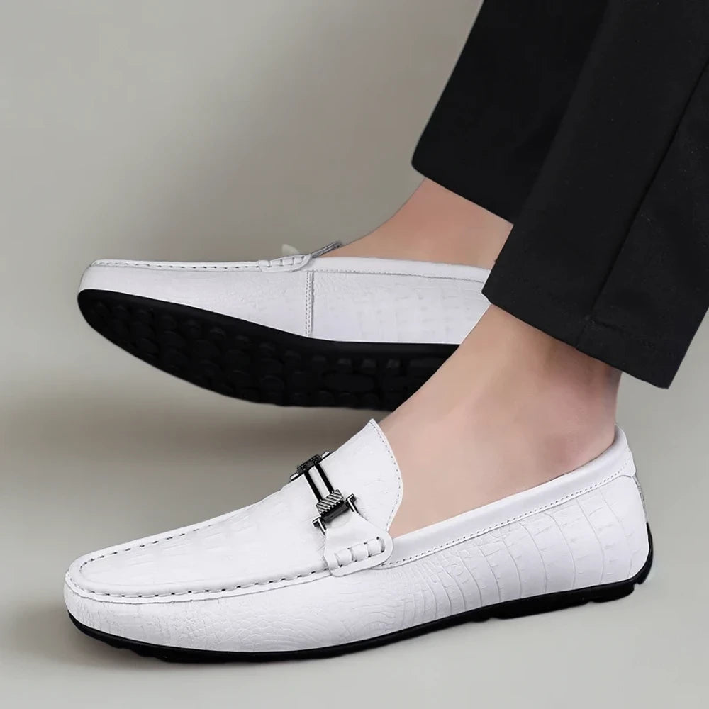 Mocassin montant homme en noir, vue de face avec design rétro
