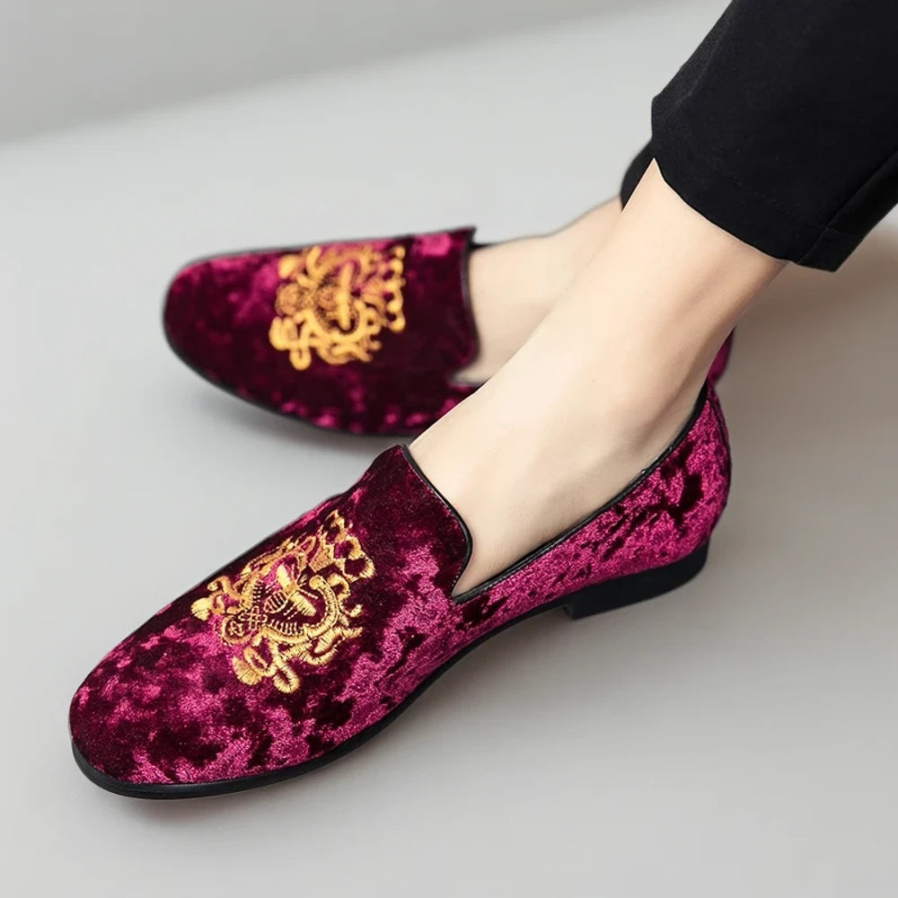 Mocassin homme bleu de profil, allure habillée pour le bureau et sorties