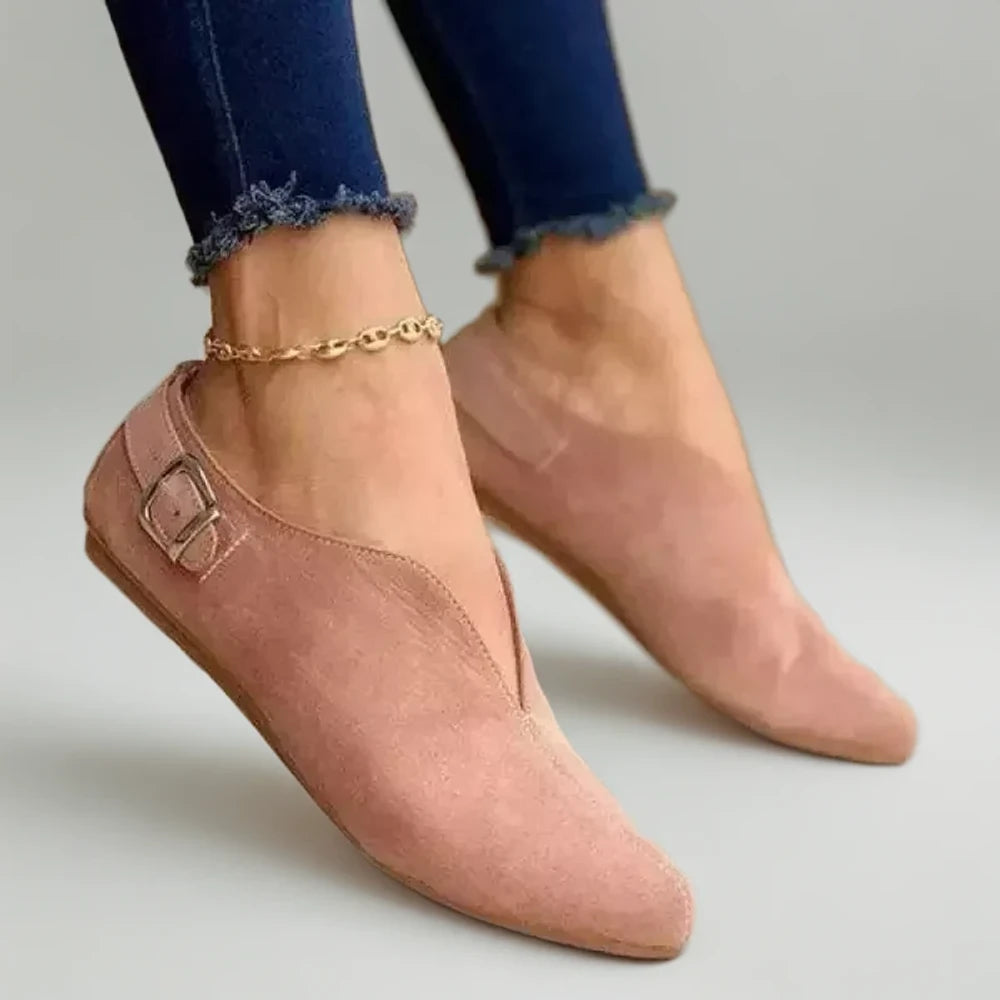 Détail de la matière textile agréable du mocassin multicolore femme