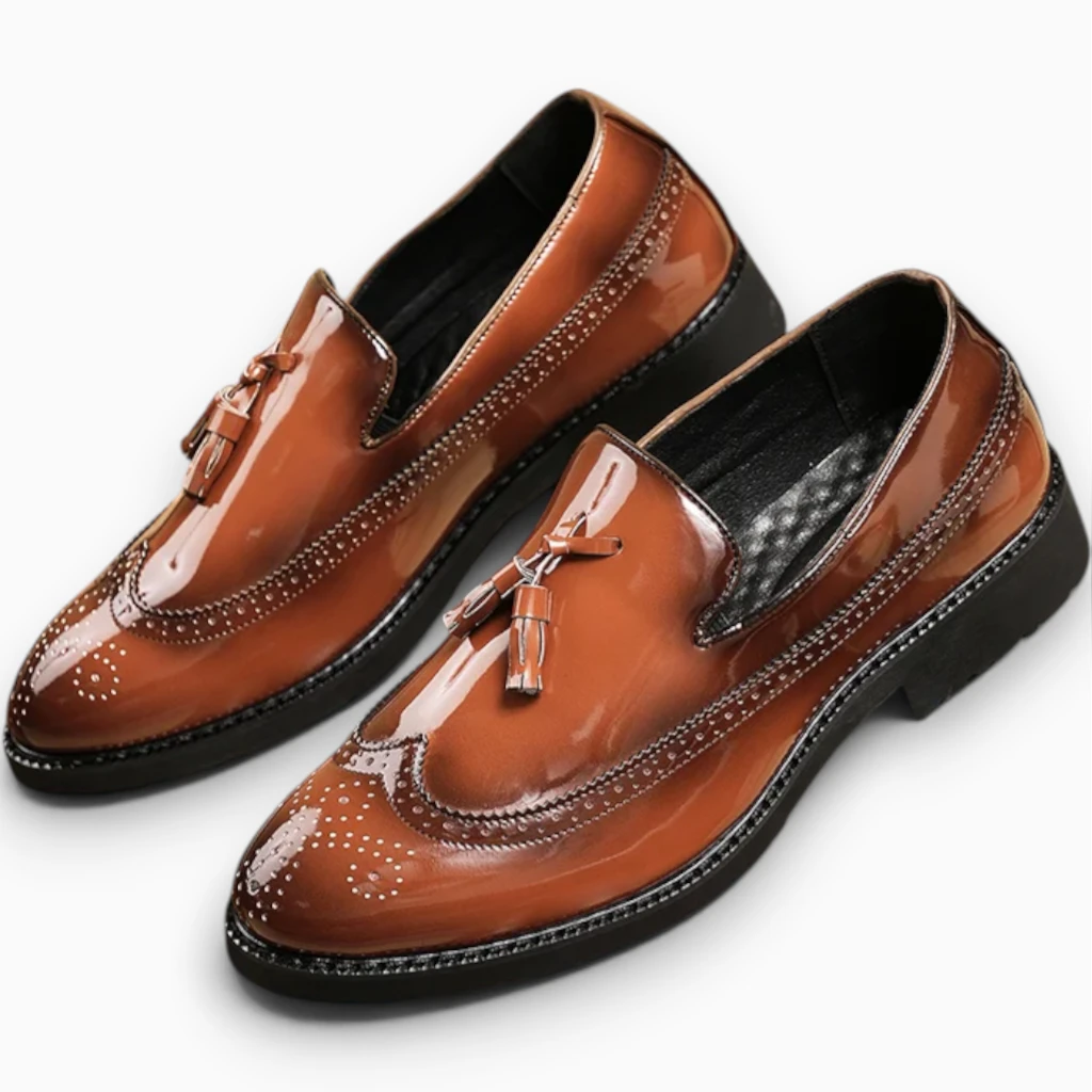 Mocassin vernis noir homme, gros plan sur la semelle et le talon structuré