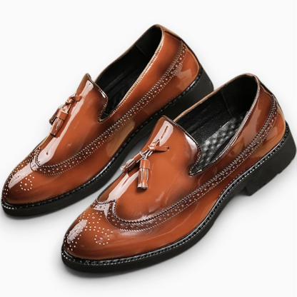 Mocassin vernis noir homme, gros plan sur la semelle et le talon structuré