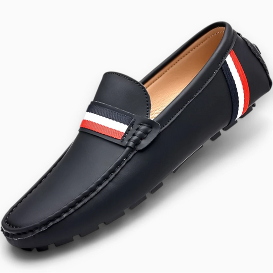 Mocassin or à enfiler avec silhouette basse et souple épousant le pied