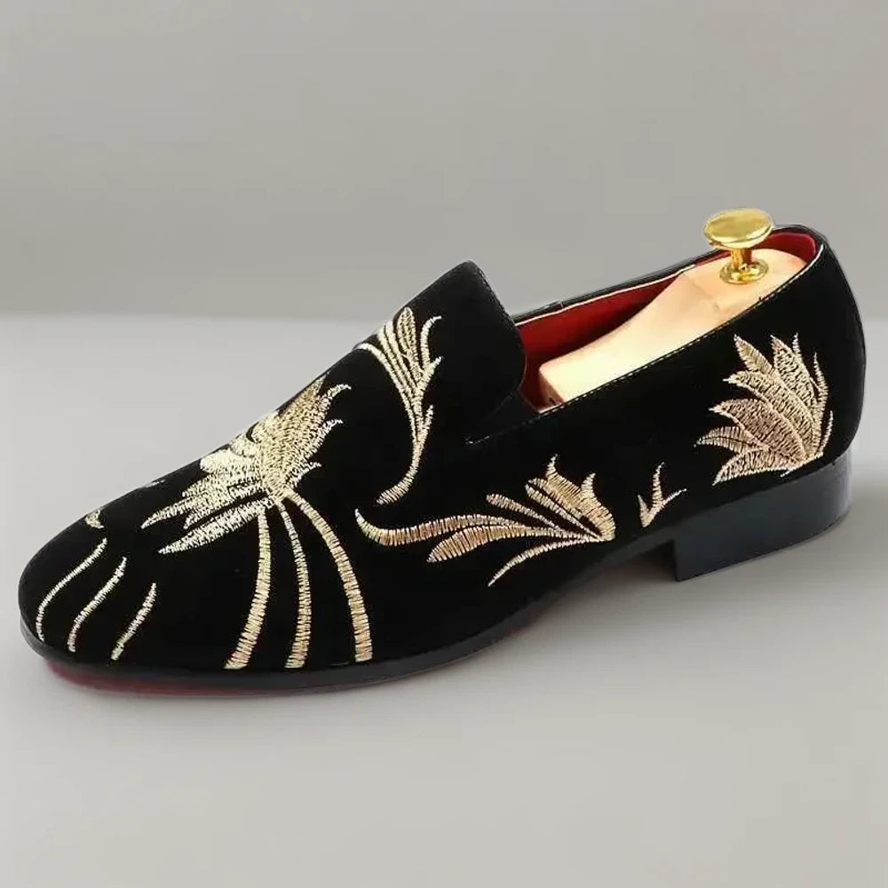 Mocassin homme luxe italien vue de profil mettant en avant la coupe raffinée et confortable