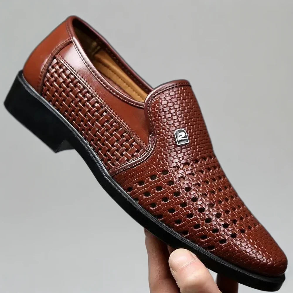 Profil latéral du mocassin orthopédique homme montrant le confort et la légèreté du design